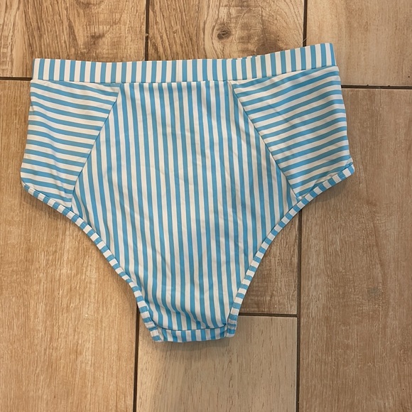 High Waisted Bikini - Picture 4 of 7